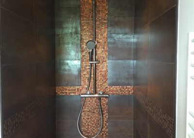 Création de salle de bain mosaïque cuivré - atmosphère travaux